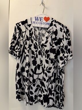 Well Worn Black & White Floral V-Neck Blouse